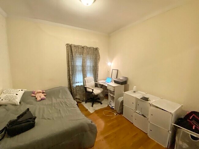 Building Photo - 174 Bolton St