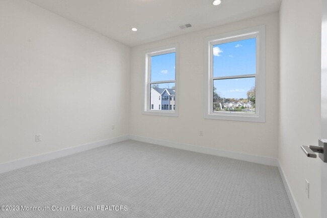 Building Photo - 3 Valiant Ct