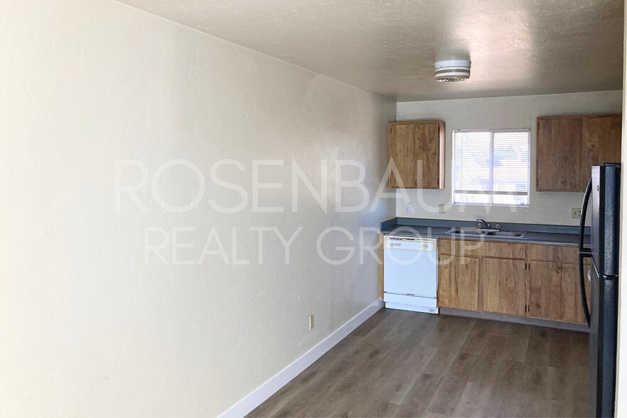 Building Photo - Charming 2-bedrooms, 1-bath upstairs apartment in the heart of Prescott Valley!