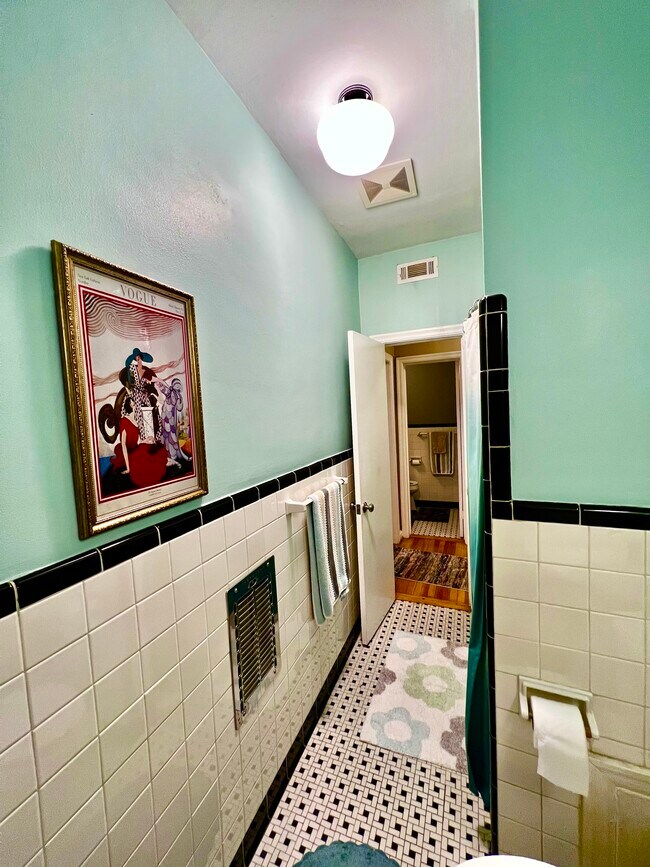 Building Photo - 430 Lindbergh Dr NE