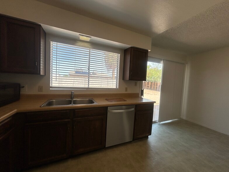 Building Photo - 2060 W Peralta Ave