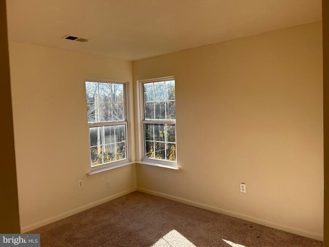 Building Photo - 6821 Hollow Glen Ct