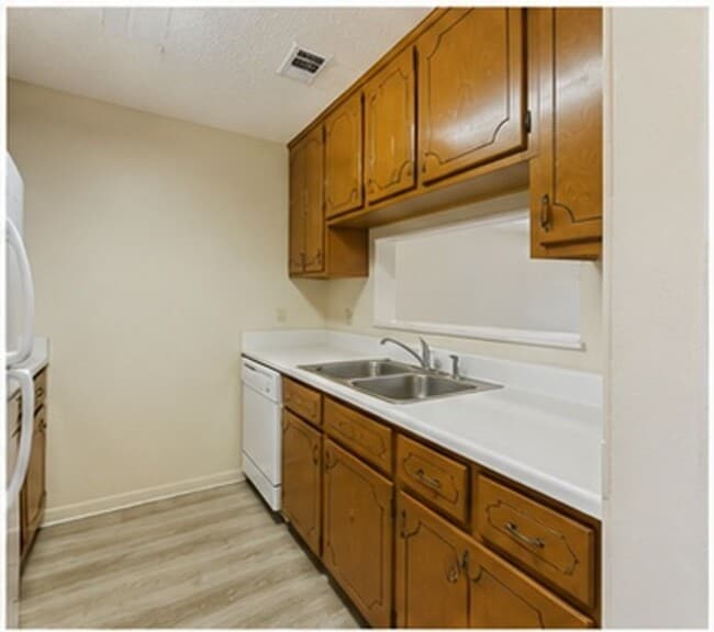 Building Photo - 4435 Dorothy Dr