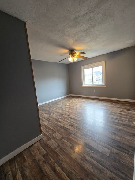 Building Photo - 62 Walnut St