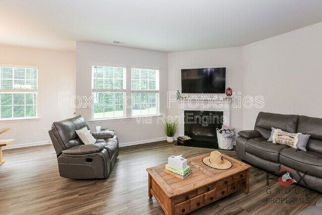 Building Photo - 200 Falls Cove Dr