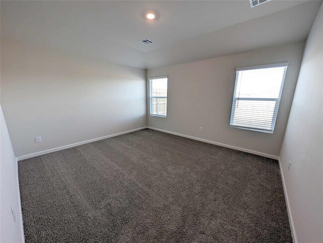 Building Photo - 2917 Ember Dr