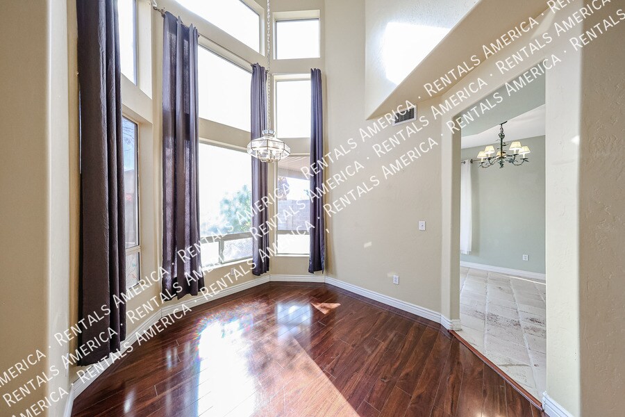 Building Photo - 2127 E Nighthawk Wy