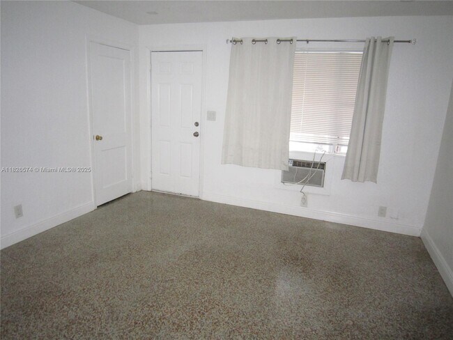 Building Photo - 2039 Taylor St