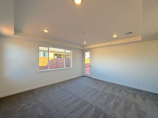 Building Photo - New 3 bed, 2.5 bath with 2 car garage home