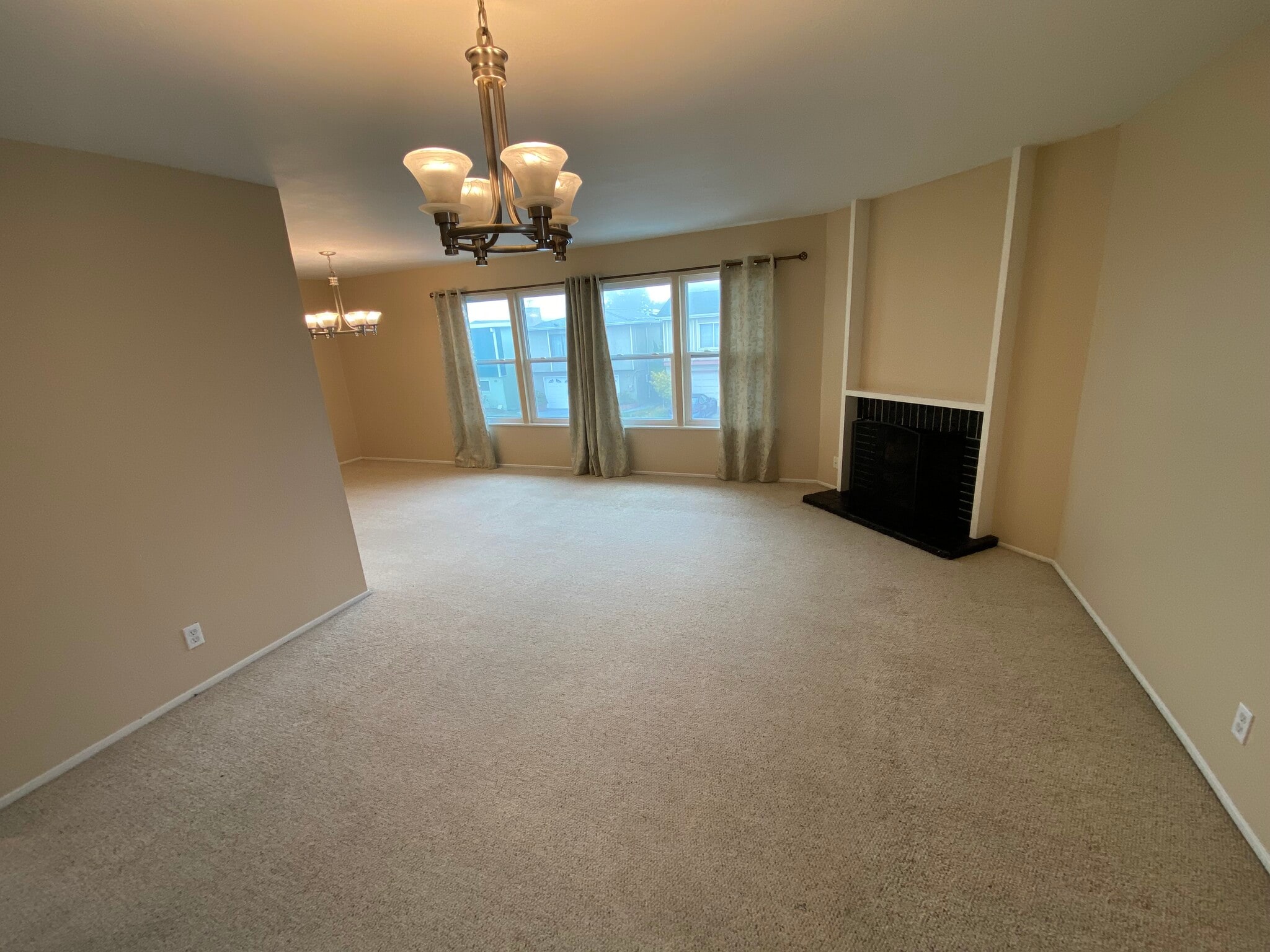 Living room - 258 Canterbury Ave