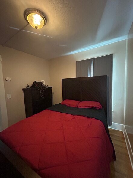 Building Photo - 160 Stafford Ave