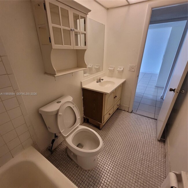 Building Photo - 10090 NW 80th Ct