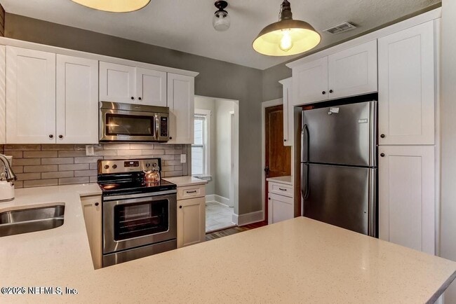 Building Photo - 1117 Cedar St