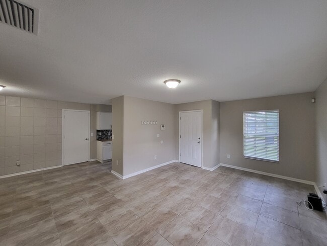 Building Photo - E9th