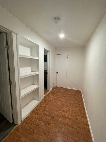 Building Photo - 5332 Lindsley Ave