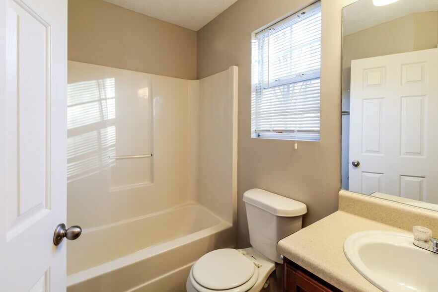 Building Photo - 87 Belmont Park Dr