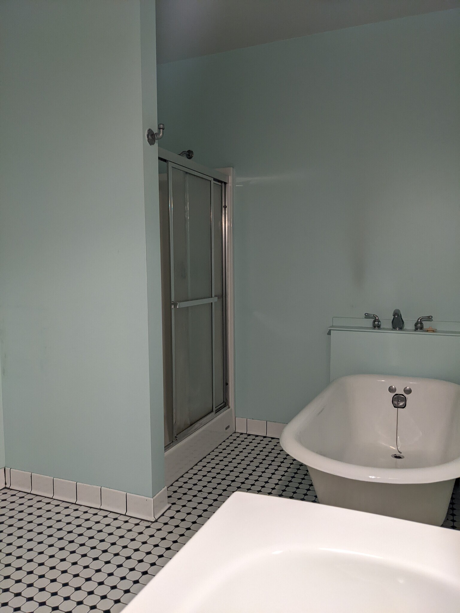Soaking tub - 1133 S Washington Ave