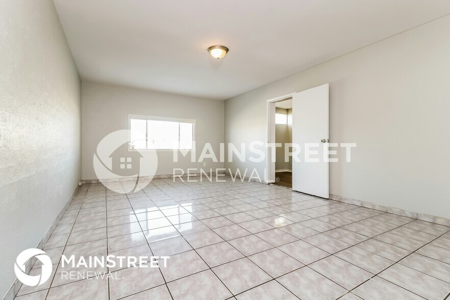 Building Photo - 6211 W Indianola Ave