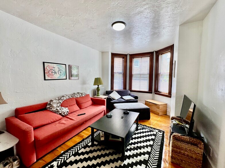 Building Photo - 4 Adella Pl