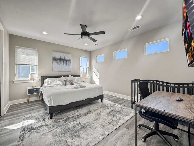 Building Photo - 2408 Pennsylvania Ave