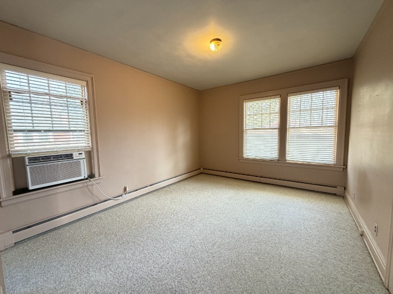 Building Photo - 1155 N Cherry St