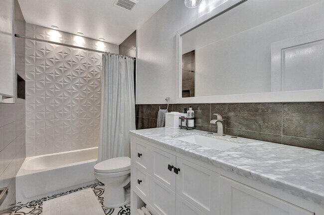 Building Photo - 5469 Grand Park Pl
