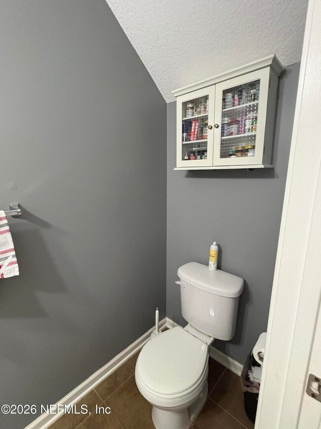 Building Photo - 496 Walnut Dr