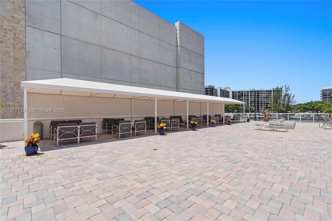 Building Photo - 3000 S Ocean Dr