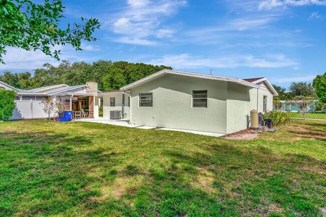 Building Photo - Beachside Bliss in Hobe Sound – Move-In Re...