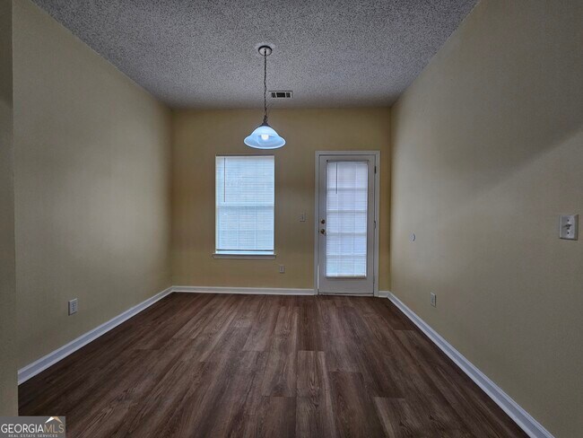 Building Photo - 206 Southwind Ln