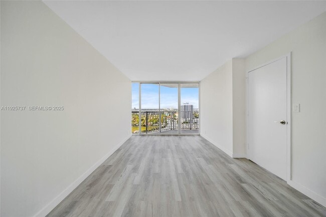 Building Photo - 7601 E Treasure Dr