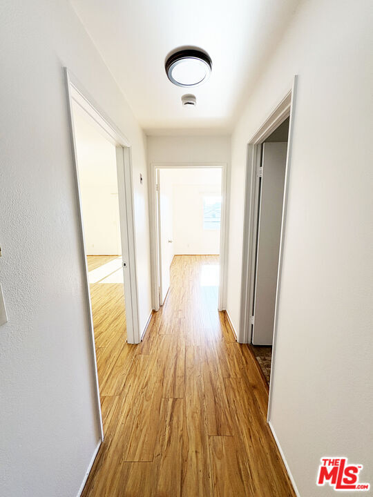 Building Photo - 5440 Carlton Way