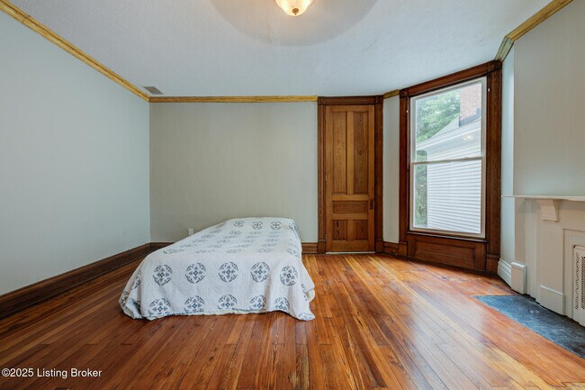 Building Photo - 1422 Highland Ave