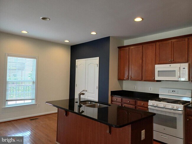 Building Photo - 25102 Cypress Mill Terrace
