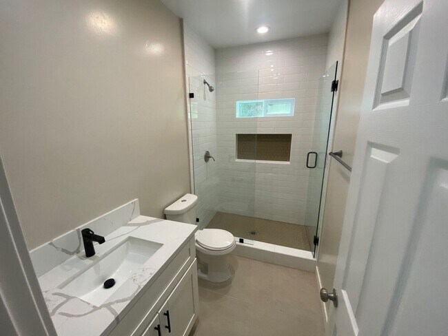 Building Photo - NEW 4BD/2BA on Montezuma!