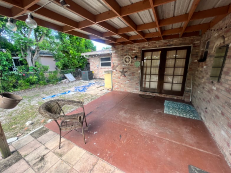 Building Photo - 3651 NE 14th Ave