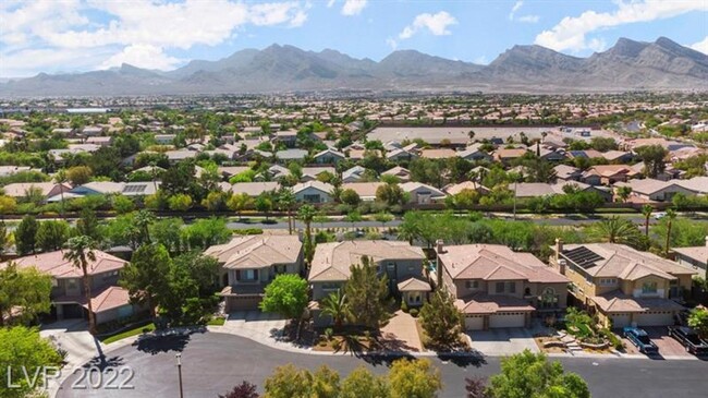 Building Photo - Recently remodeled 5 BEDROOMs/4 bathrooms,...