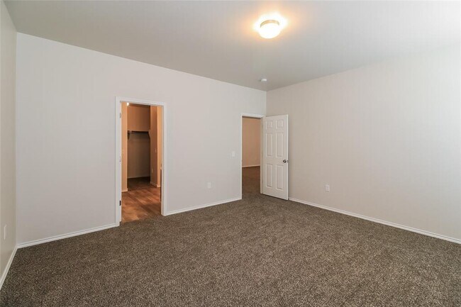 Building Photo - 909 N Donald Way