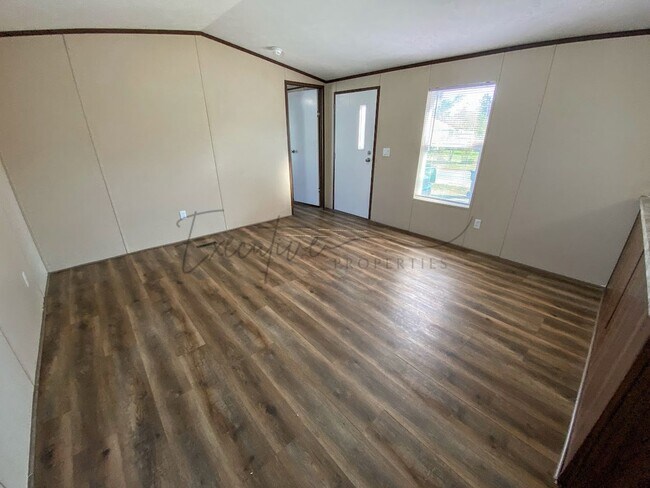 Building Photo - 2 Bedroom Mobile Home For Rent in Sulphur