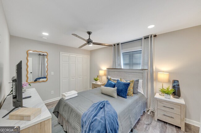 Building Photo - 155 Parkview Dr SE