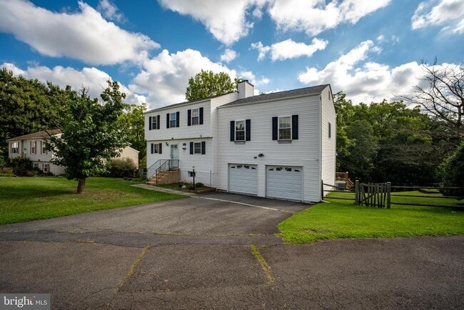 Primary Photo - 13320 Scibilia Ct