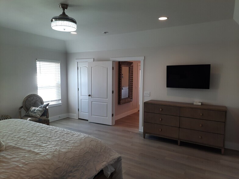 Building Photo - 1735 Woodridge Dr