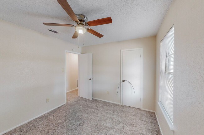 Building Photo - Coming Soon! Comfortable 3 bd / 2 ba Home for Lease in Cleburne