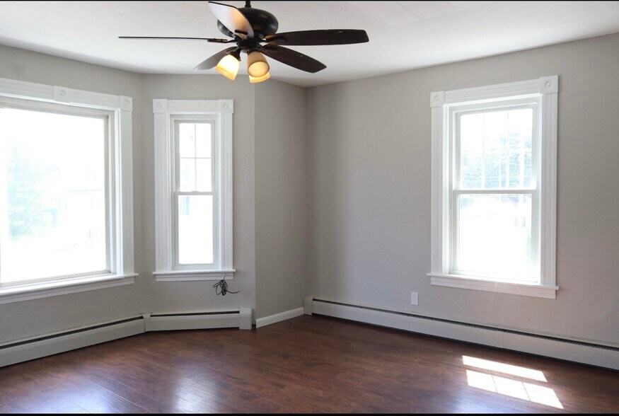 Building Photo - 303 Parker St