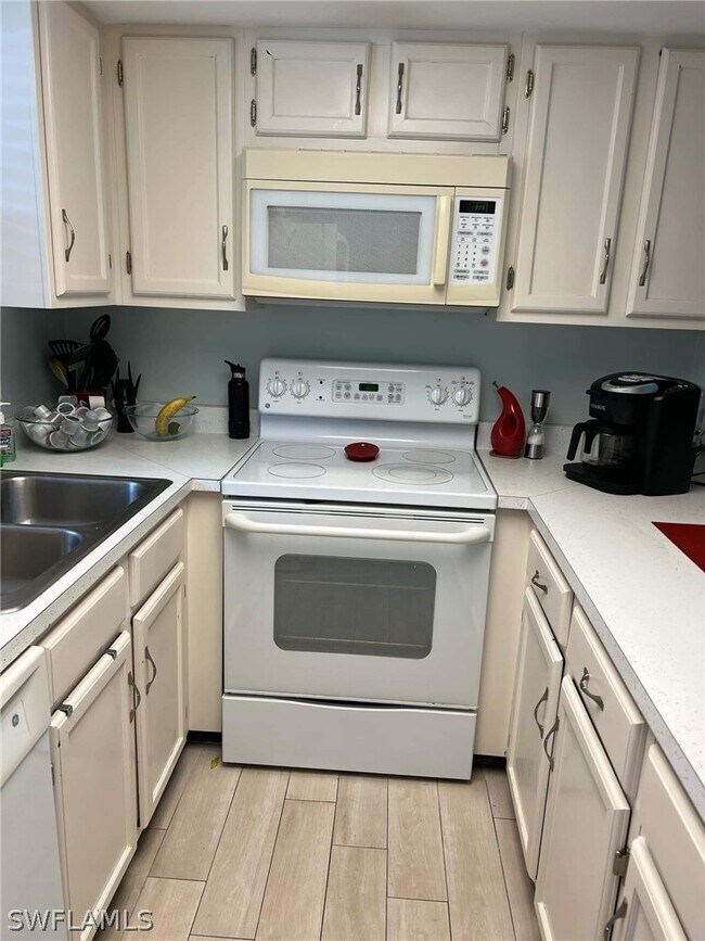 Building Photo - 87 N Collier Blvd