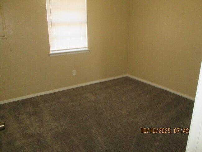 Building Photo - 2025 Brandi Ln