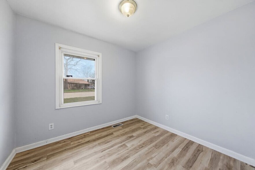 Building Photo - 850 St Bartholomew Dr