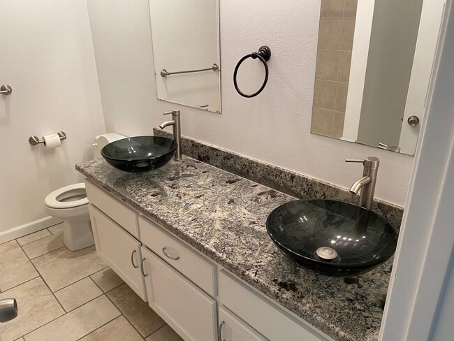 Building Photo - 518 Irelan Dr