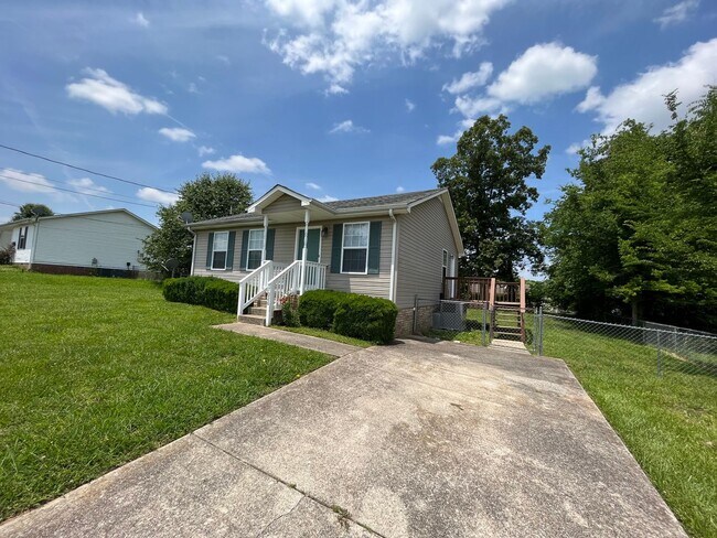 Building Photo - 1/2 off First Months Rent!!!!!   Super cute home close to Fort Campbell