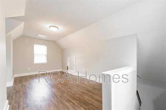 Building Photo - 1157 Villa Ave